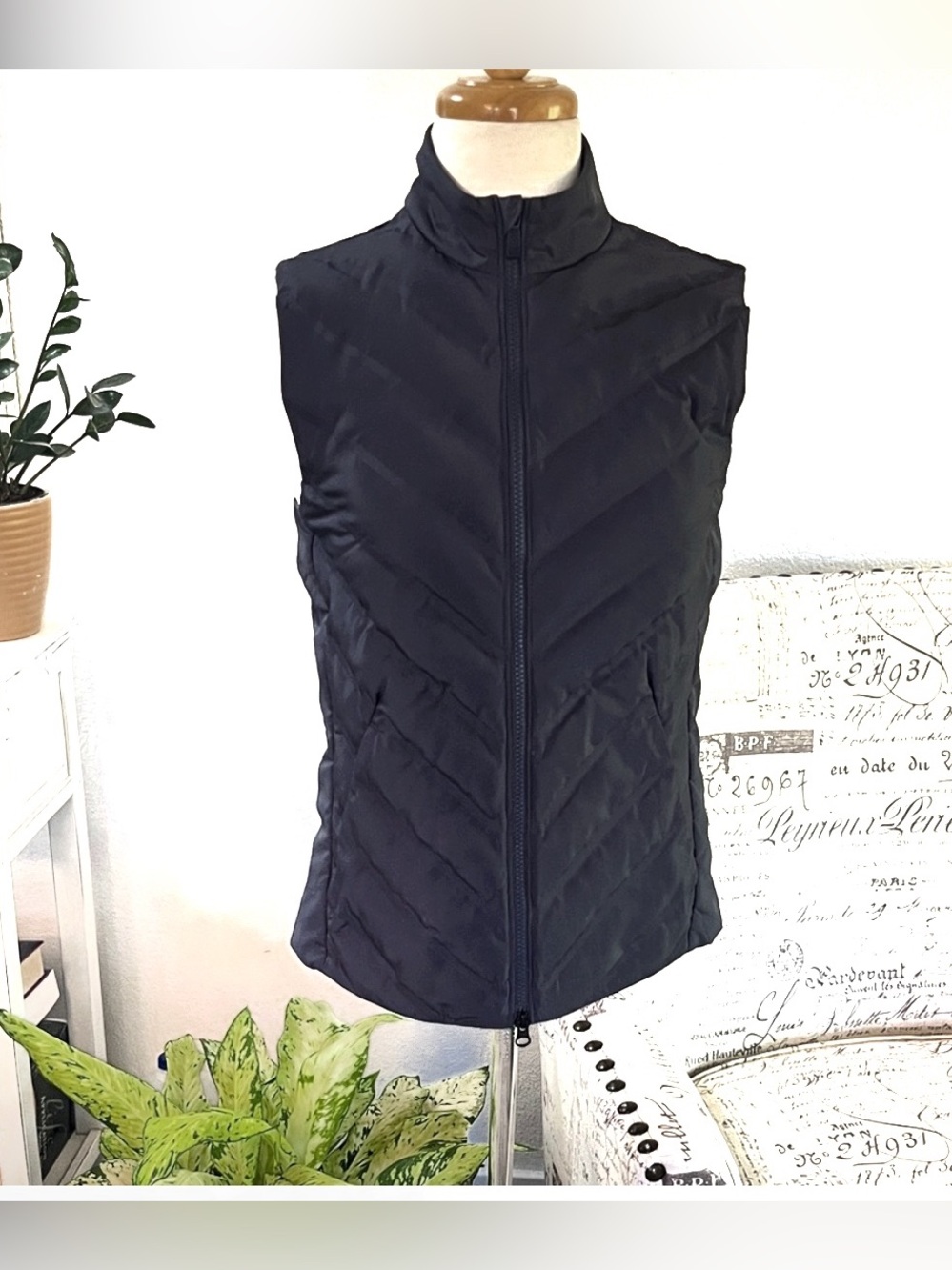 Nike AeroLoft Running Vest – Women’s Small – NWOT
